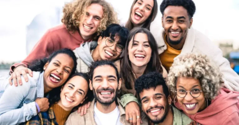 Exploring the SocialMediaGirls Forum: Navigating Content and Community Engagement