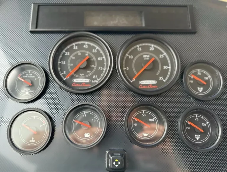 Freightliner Motor Home Gauge Cluster A06-79587-002